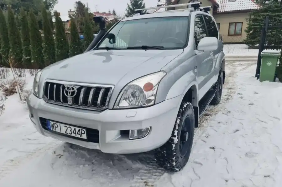 У продажу Toyota Land Cruiser Prado 120