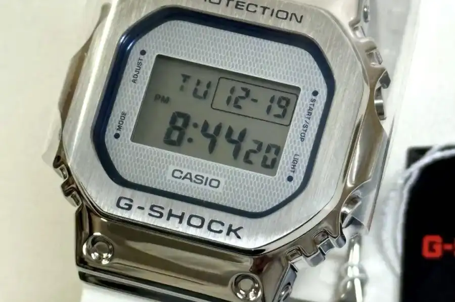 Casio G-Shock GM-5600LC-7DR Лимитированная версия,