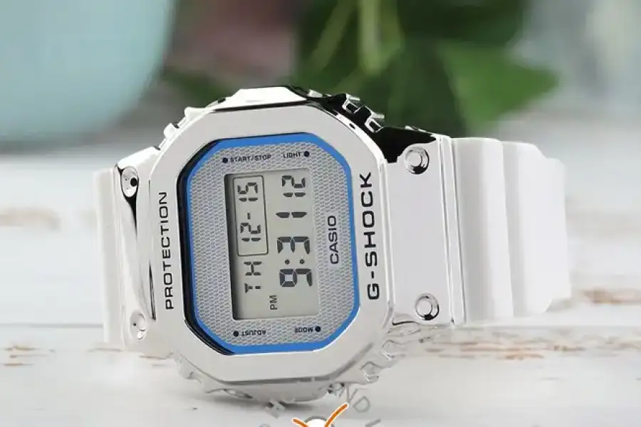 Casio G-Shock GM-5600LC-7DR Лимитированная версия,