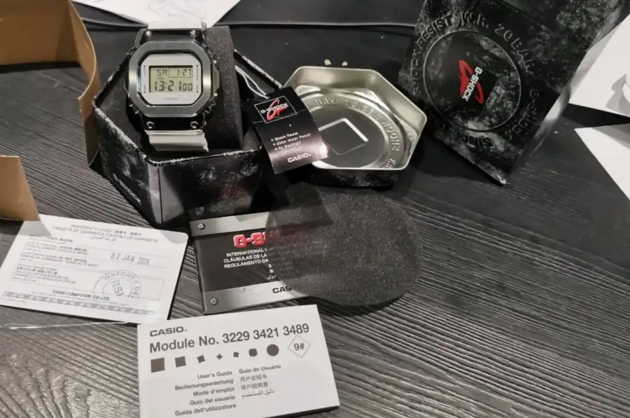 Casio G-Shock GM-5600LC-7DR Лимитированная версия,