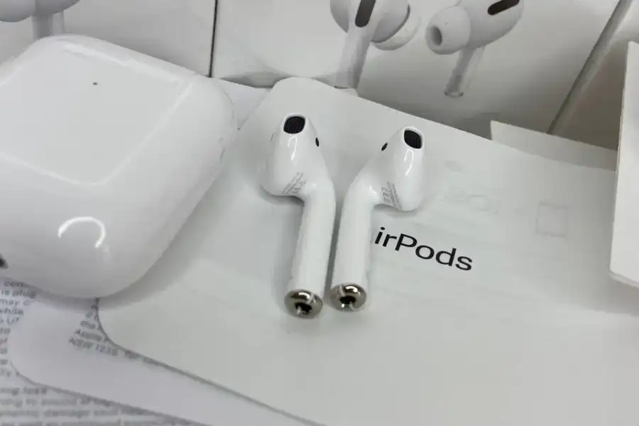 AirPods 2 Lux version