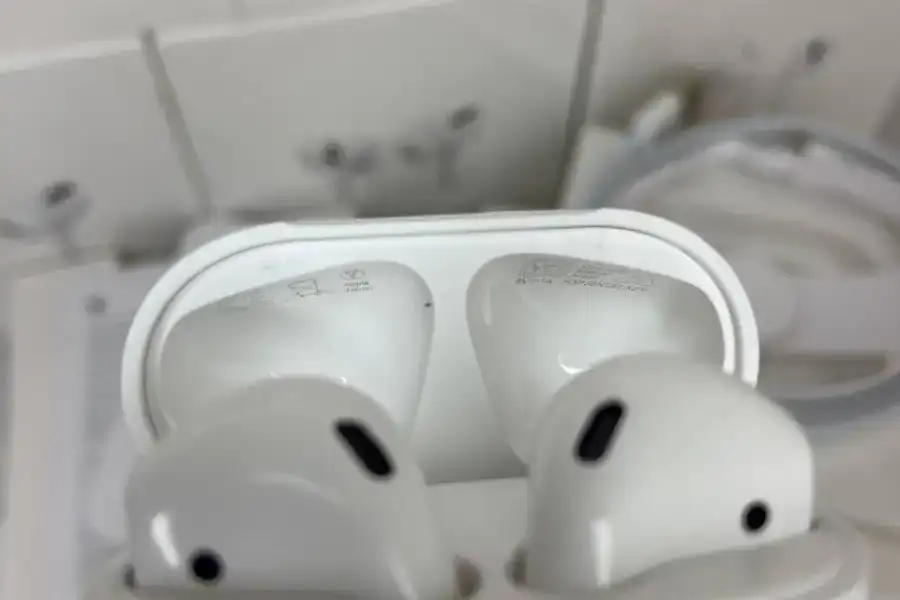 AirPods 2 Lux version