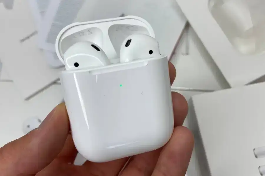 AirPods 2 Lux version