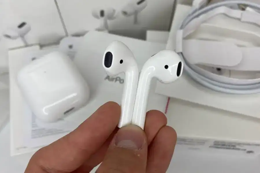 AirPods 2 Lux version