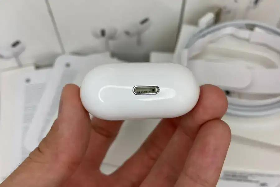 AirPods 2 Lux version