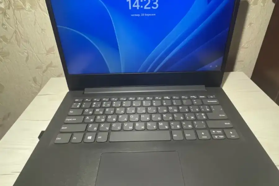 Lenovo V14