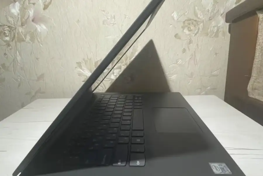 Lenovo V14