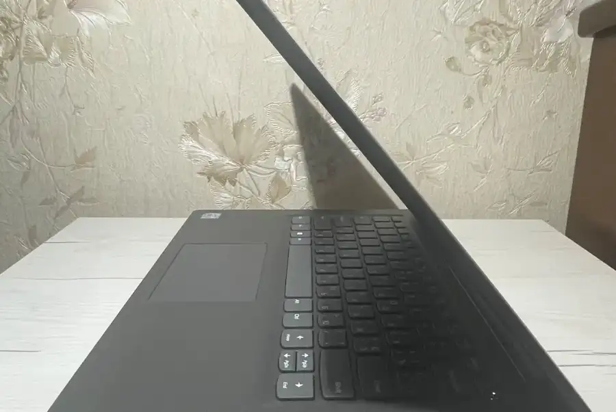 Lenovo V14