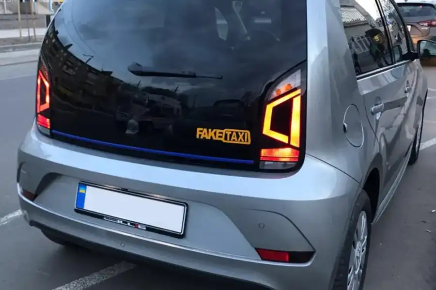 Наклейка на авто FakeTaxi Белая, Желтая светоотраж