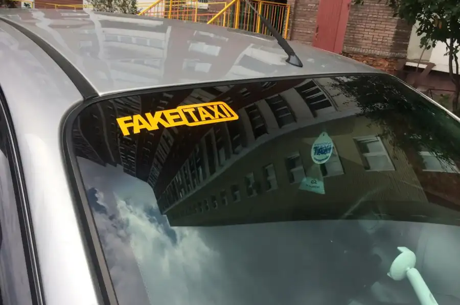 Наклейки на автомобиль FakeTaxi