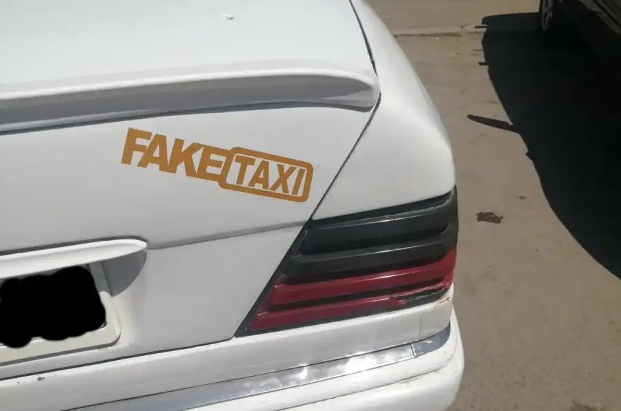 Наклейка на авто-мото FakeTaxi Жёлтая светоотражаю