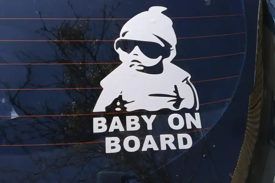 Наклейка на авто Baby on board Белая светоотражающ