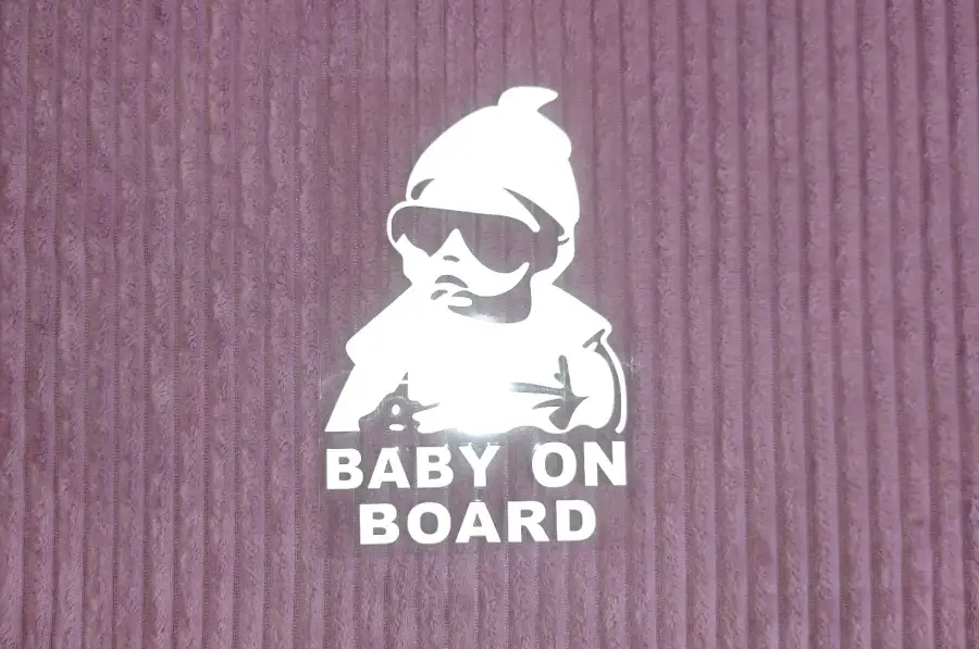 Наклейка на авто Baby on board Белая светоотражающ