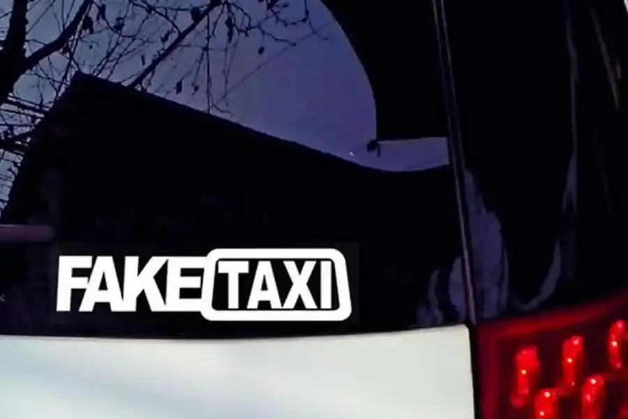 Наклейка на авто FakeTaxi Белая