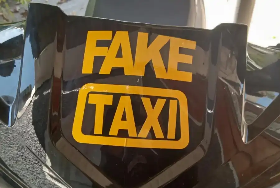 Наклейка на авто FakeTaxi Белая