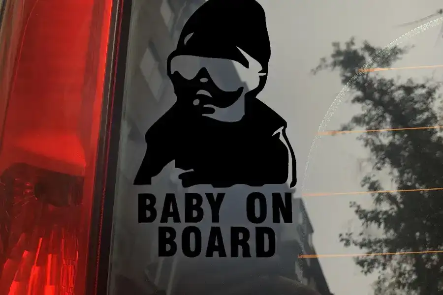 Наклейка на авто Baby on board Чёрная