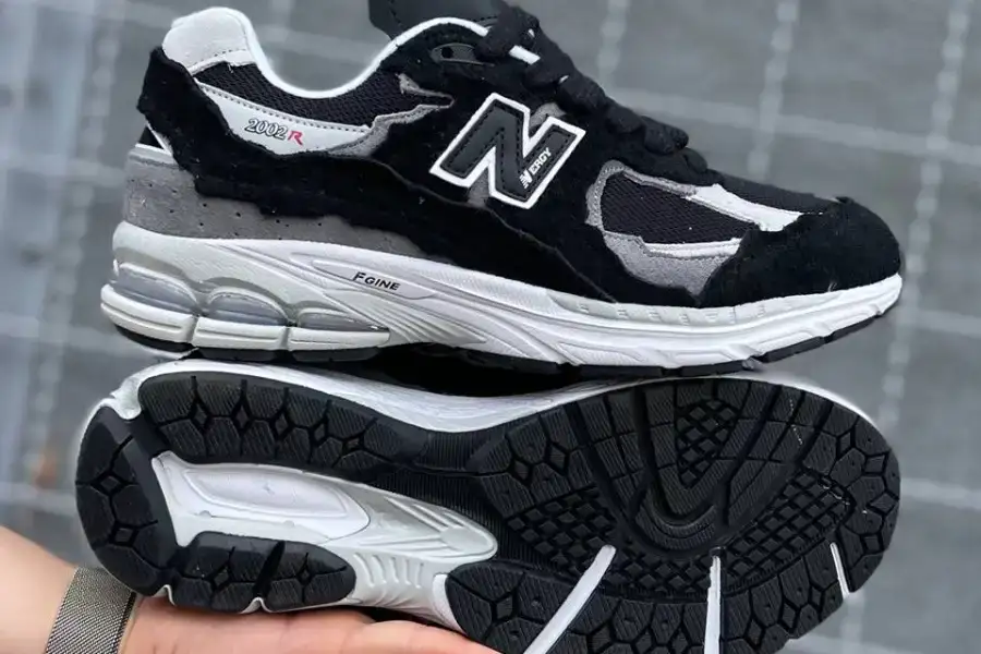 New Balance 2002r Black&White