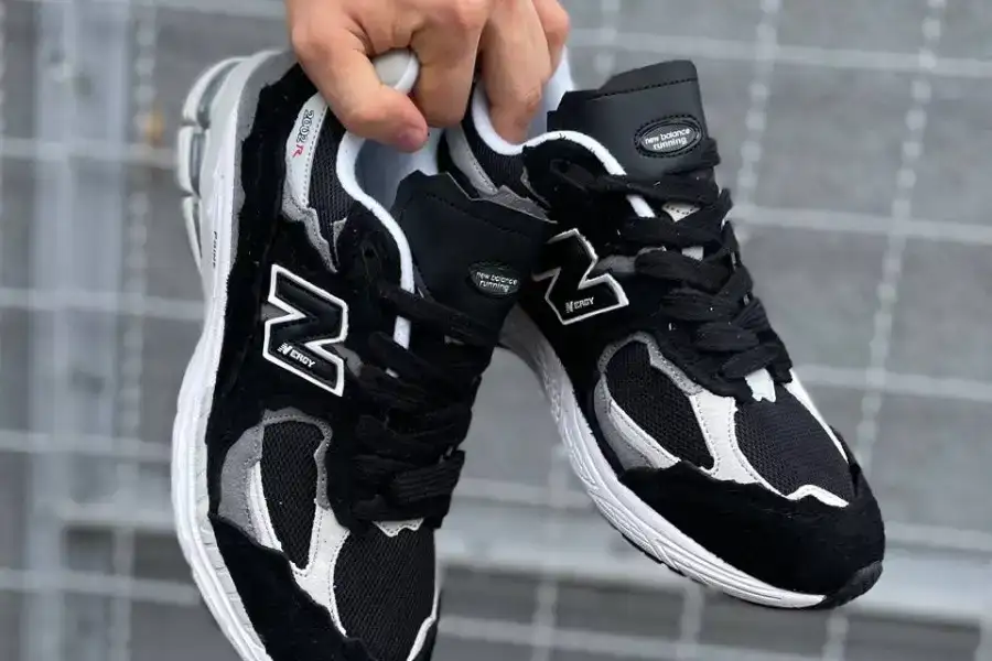 New Balance 2002r Black&White