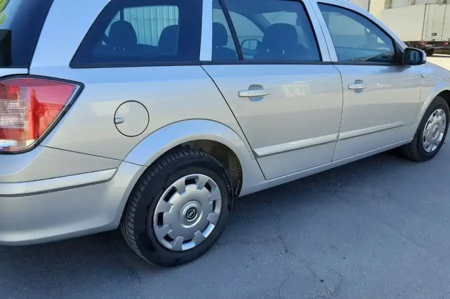 Продам Opel astra 2008 1.6 бензин