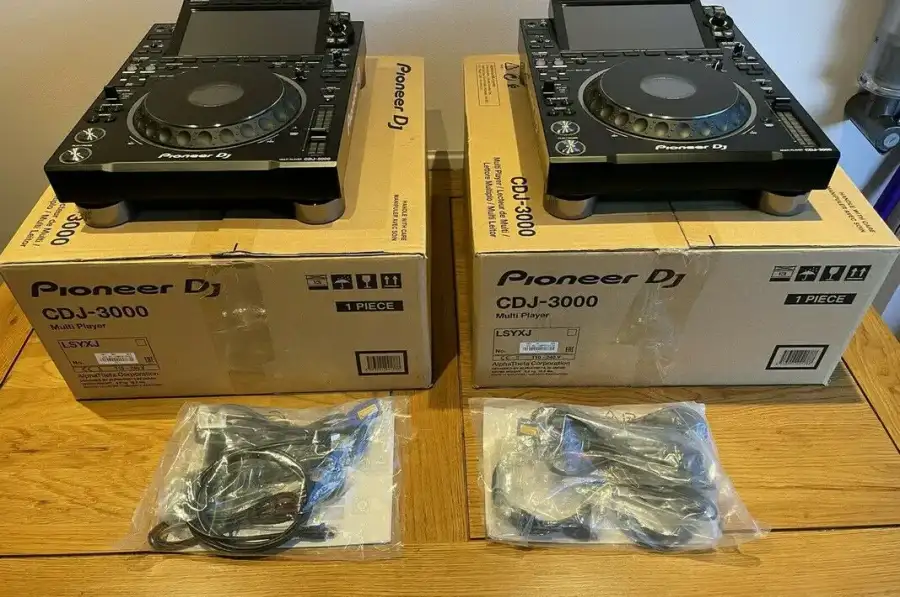 Pioneer CDJ-3000, Pioneer DJM-A9 ,  DJM-V10-LF