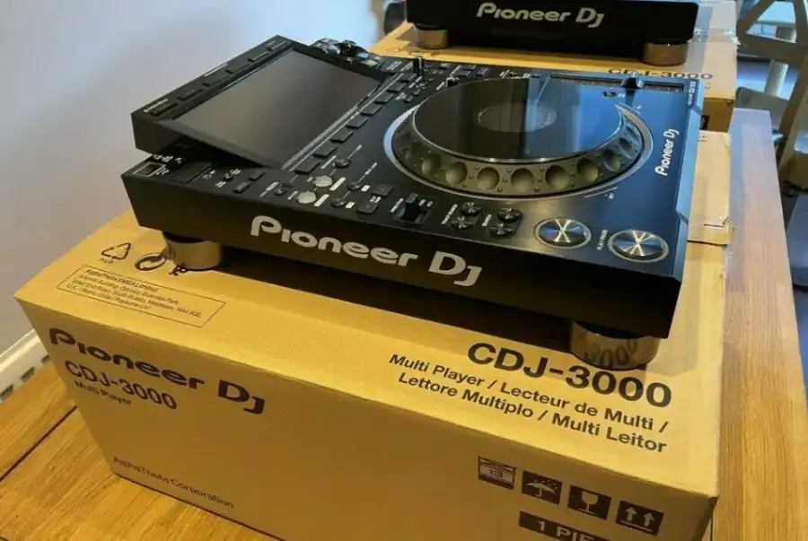 Pioneer CDJ-3000, Pioneer DJM-A9 ,  DJM-V10-LF