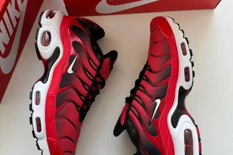 Nike air black red white best sale