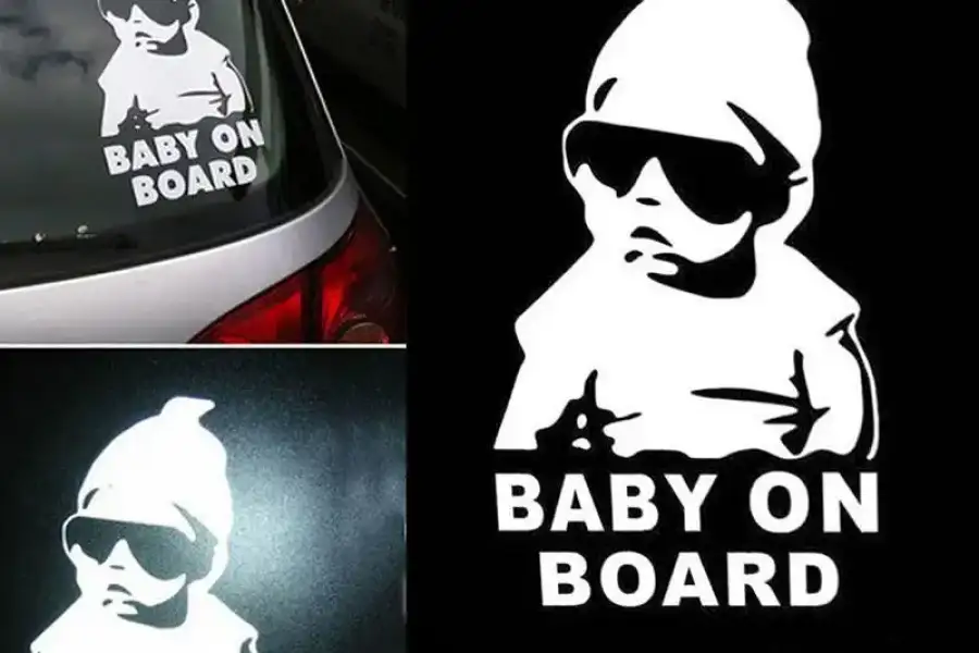 Наклейка Baby on board Белая светоотражающая на ав