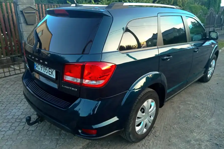 Автомобіль Dodge Journey 