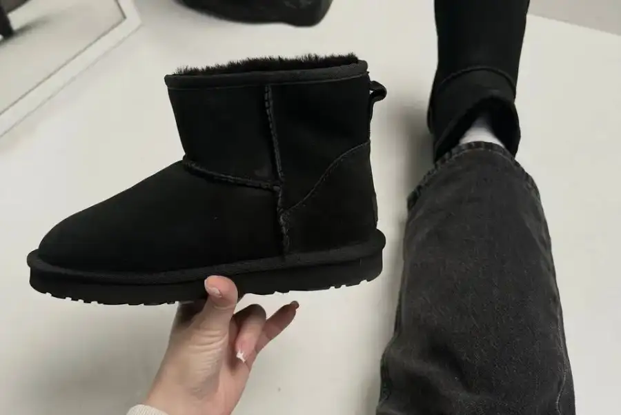 Ugg mini classic 