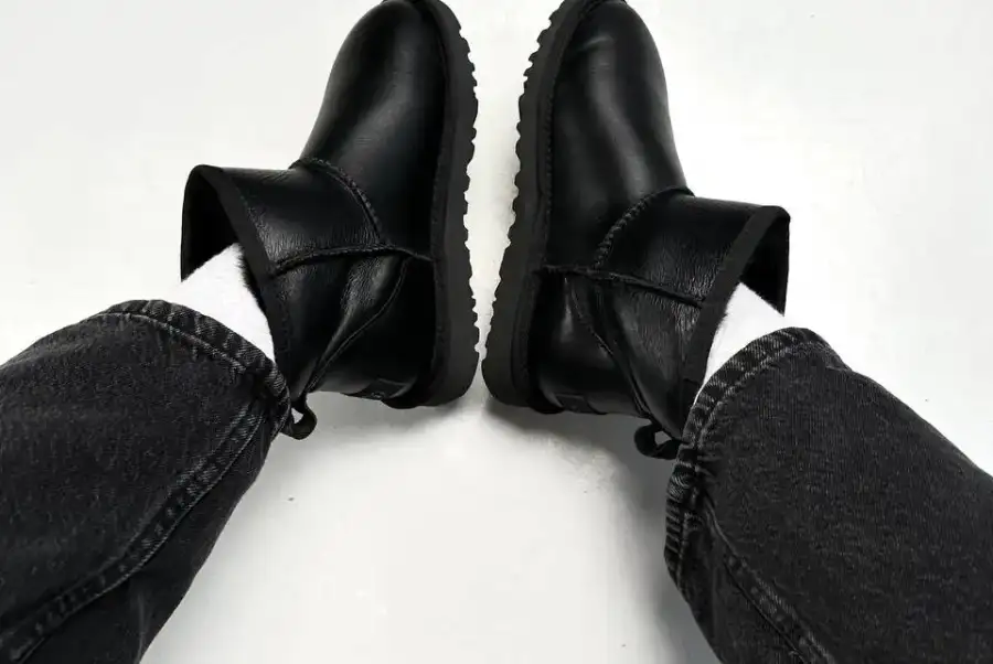 Ugg mini leather 