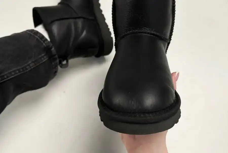 Ugg mini leather 