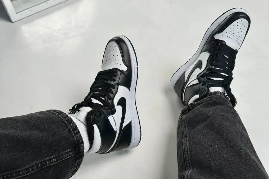 Nike Air Jordan 1 mid black WINTER