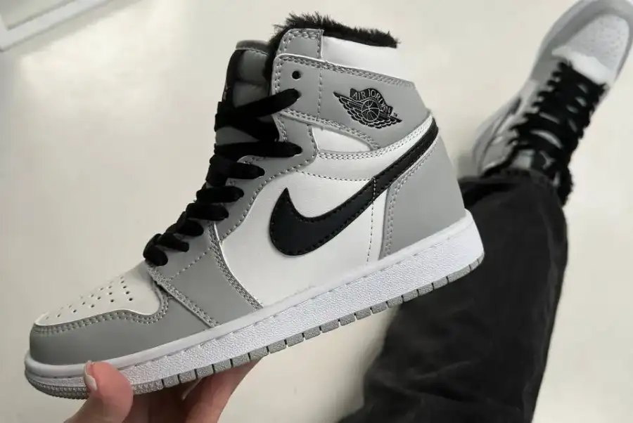 Nike Air Jordan 1 mid grey WINTER