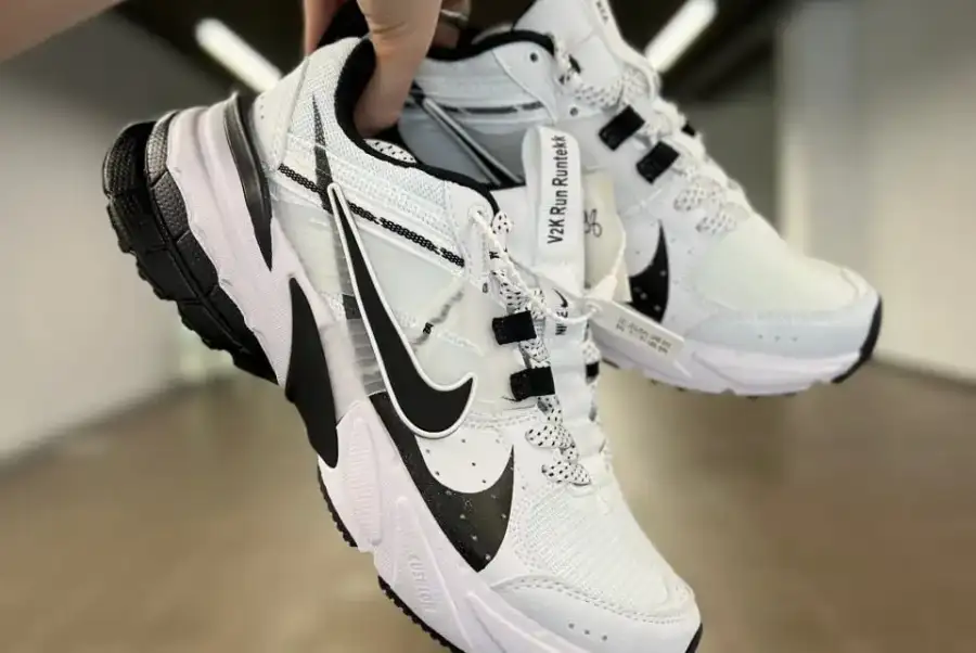 Nike V2K Runtekk White Black