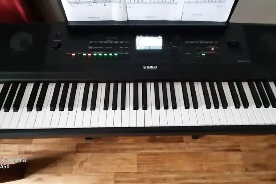 Цифpoвe фopтeпіaнo/Синтeзaтop YAMAHA DGX-670.