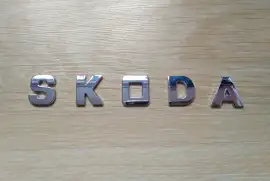 Металлические буквы Skoda на кузов авто