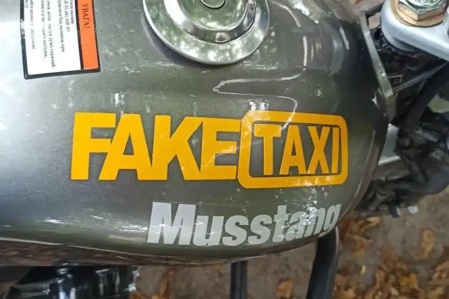 Наклейка на авто FakeTaxi желтая светоотражающая