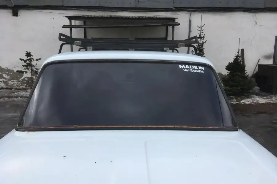 Наклейка на авто Made in my garage Чёрная ,Белая