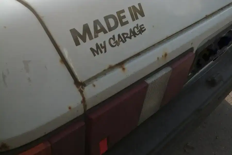 Наклейка на авто Made in my garage Чёрная ,Белая