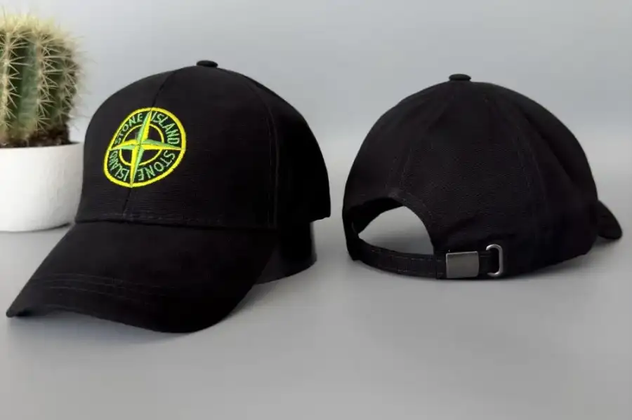 Кепка чорна Stone Island черная