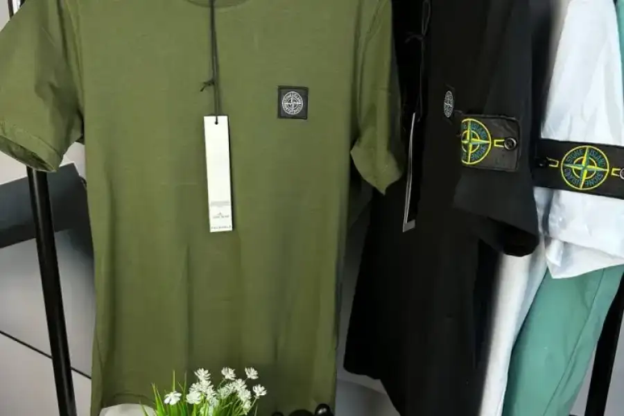 Футболка Stone Island цвета хаки с патчем на рукав