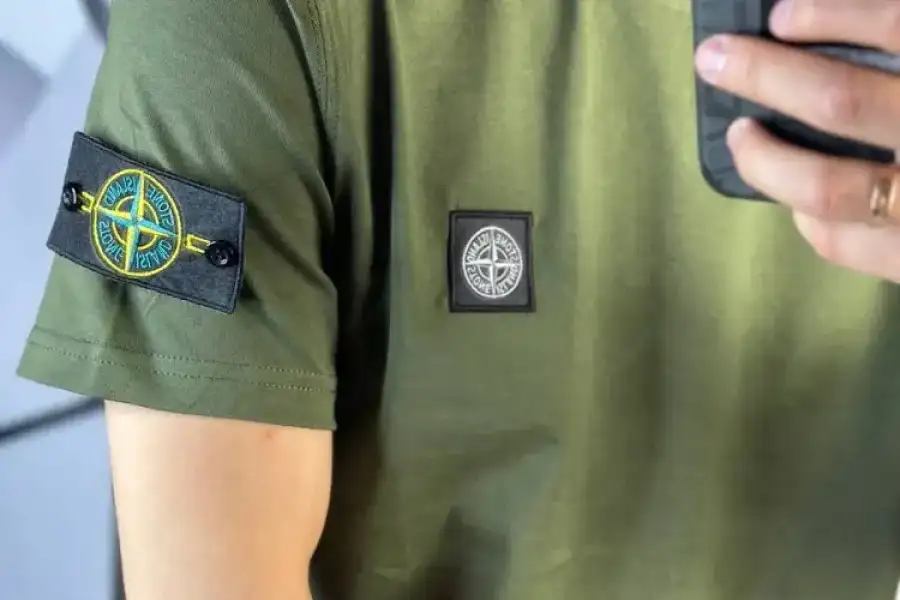 Футболка Stone Island цвета хаки с патчем на рукав