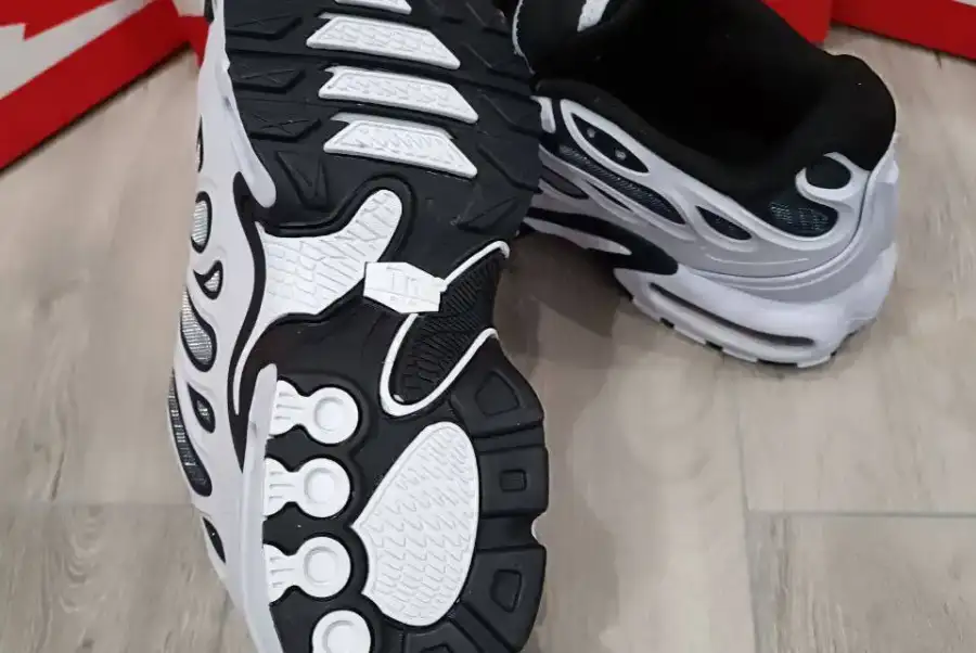 Кроссовки Nike Air Max Plus Drift