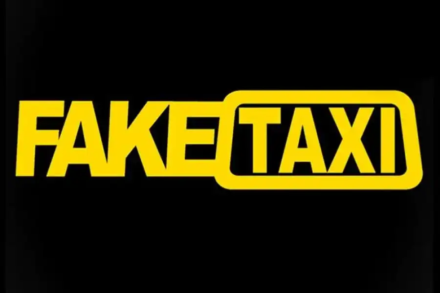 Наклейка FakeTaxi жёлтая светоотражающая на авто-м