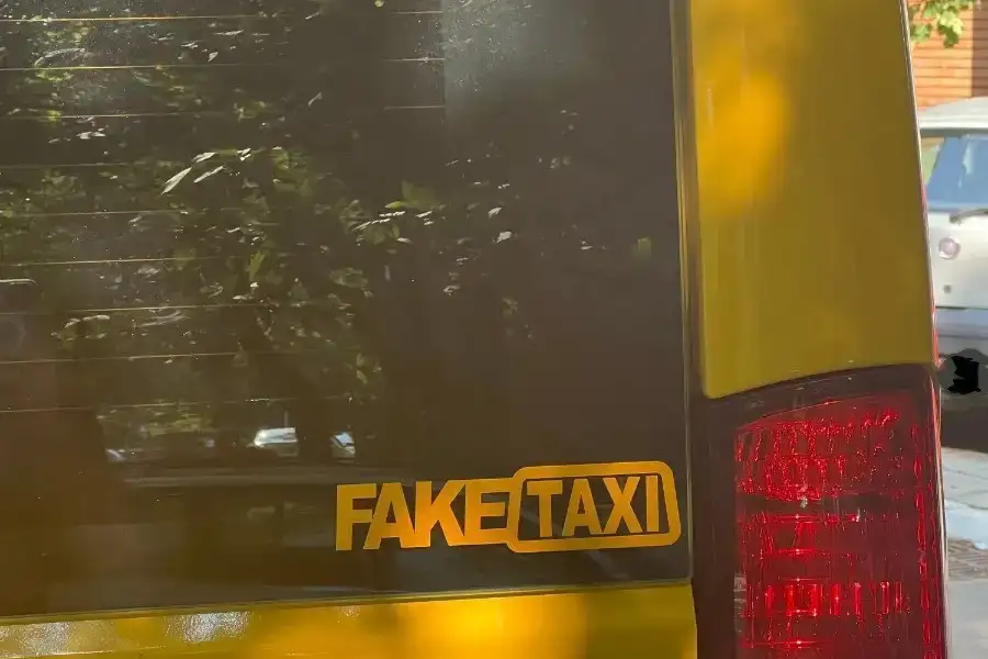 Наклейка FakeTaxi жёлтая светоотражающая на авто-м