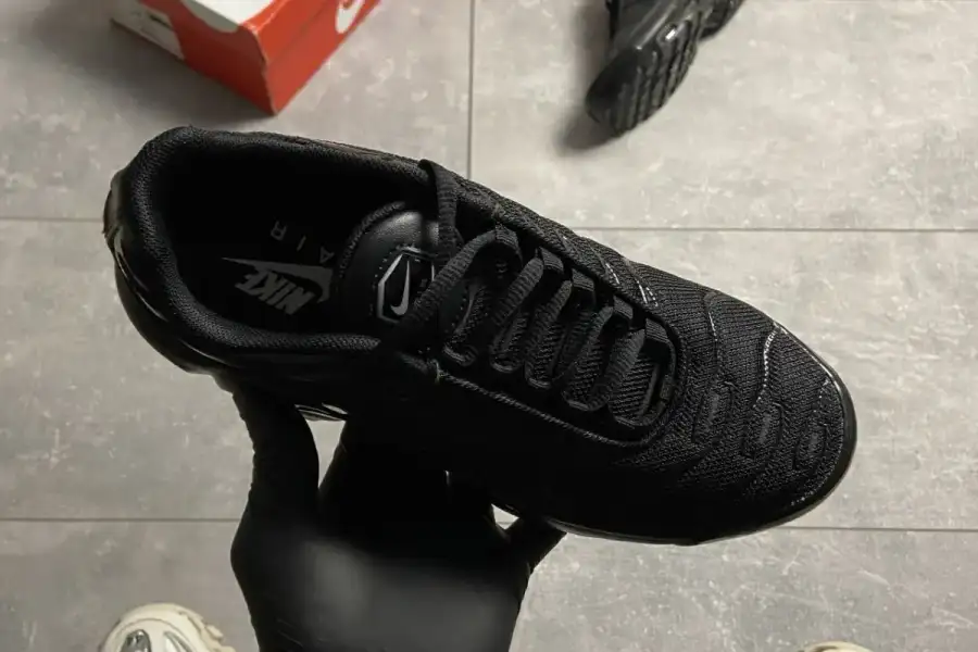 NIKE AIR MAX PLUS TRIPLE BLACK, hryvn 2,099.00