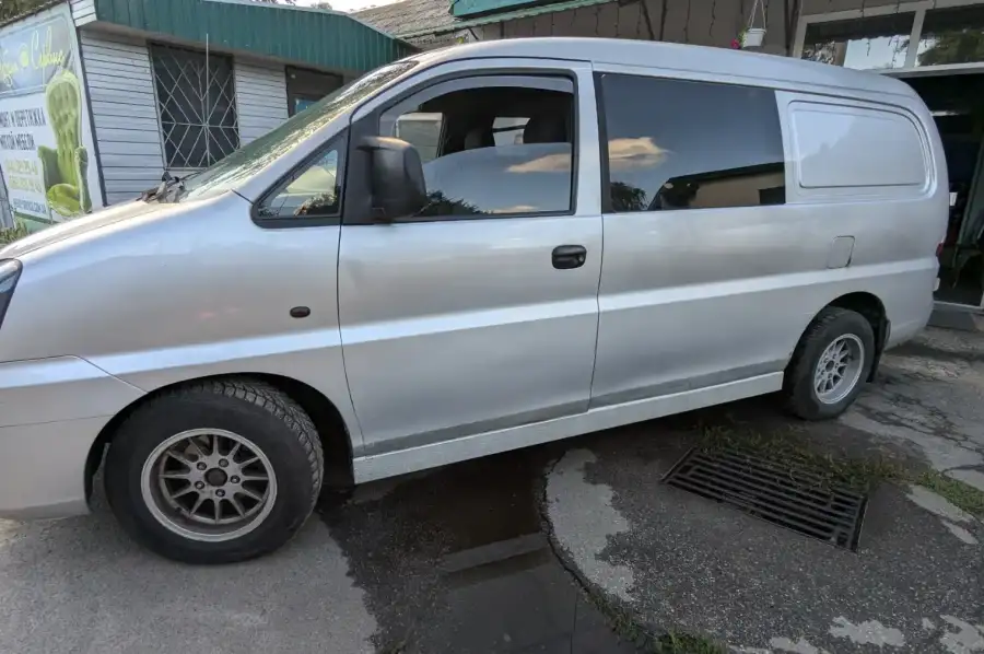  Hyundai H-1 