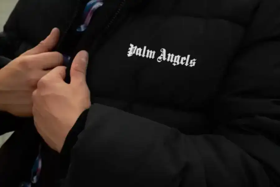 Куртка зимова чорного кольору Palm Angels на пуху 