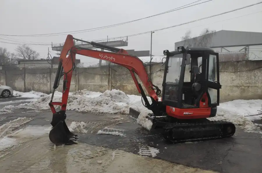 Здається в оренду мініекскаватор з оператором воді