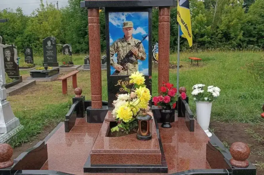 Пам'ятники з граніту , Будівництво та ремонт, Каменярі